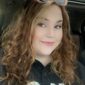 Meet your Posher, Caitlin